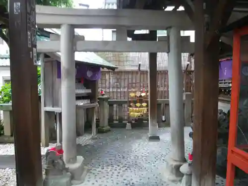 被官稲荷神社の鳥居