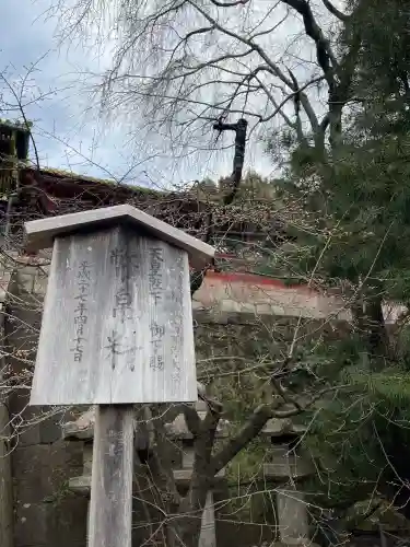 久能山東照宮の{uncategorized: "未分類", other: "その他", undefined: "問題あり", building: "その他建物", grave: "お墓", sacred_gate: "鳥居", guardian: "狛犬", statue: "像", buddha: "仏像", history: "歴史", nature: "自然", garden: "庭園", animal: "動物", pagoda: "塔", temizu: "手水舎", mountain_gate: "山門・神門", sanctuary: "本殿・本堂", subordinate: "末社・摂社", art: "芸術", scenery: "景色", jizo: "地蔵", ema: "絵馬", goshuin: "御朱印", omikuji: "おみくじ", items: "授与品その他", amulet: "お守り", goshuincho: "御朱印帳", eats: "食事", festival: "お祭り", votive_dance: "神楽", shichigosan: "七五三参", wedding: "結婚式", experience: "体験その他", initially: "初詣", around: "周辺", anti_infection: "感染症対策"}