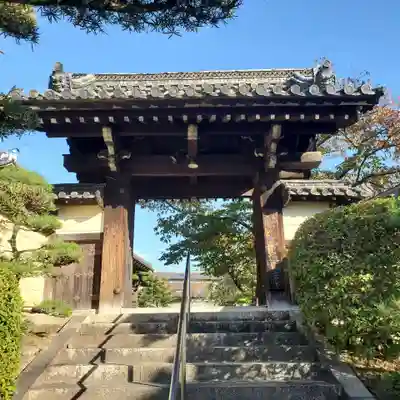 光遍寺の山門・神門