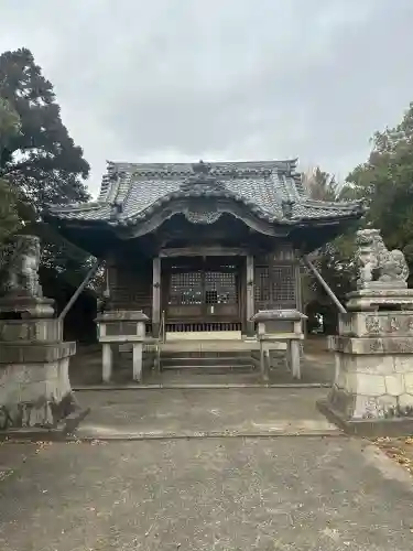 白鬚神社の{uncategorized: "未分類", other: "その他", undefined: "問題あり", building: "その他建物", grave: "お墓", sacred_gate: "鳥居", guardian: "狛犬", statue: "像", buddha: "仏像", history: "歴史", nature: "自然", garden: "庭園", animal: "動物", pagoda: "塔", temizu: "手水舎", mountain_gate: "山門・神門", sanctuary: "本殿・本堂", subordinate: "末社・摂社", art: "芸術", scenery: "景色", jizo: "地蔵", ema: "絵馬", goshuin: "御朱印", omikuji: "おみくじ", items: "授与品その他", amulet: "お守り", goshuincho: "御朱印帳", eats: "食事", festival: "お祭り", votive_dance: "神楽", shichigosan: "七五三参", wedding: "結婚式", experience: "体験その他", initially: "初詣", around: "周辺", anti_infection: "感染症対策"}