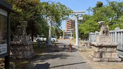 三社神社の鳥居