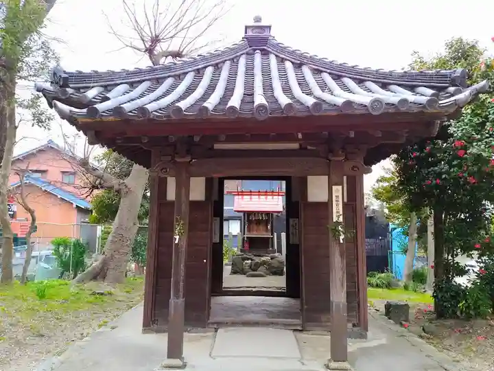 琴飛羅社の山門・神門