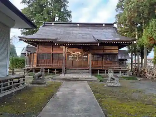 新山神社の本殿