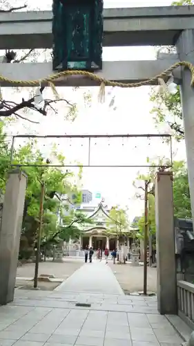 難波八阪神社の鳥居