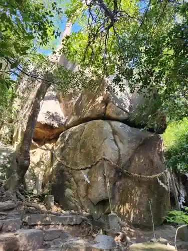 越木岩神社の建物その他