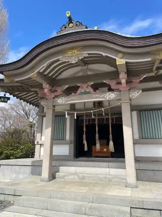氷川神社の{uncategorized: "未分類", other: "その他", undefined: "問題あり", building: "その他建物", grave: "お墓", sacred_gate: "鳥居", guardian: "狛犬", statue: "像", buddha: "仏像", history: "歴史", nature: "自然", garden: "庭園", animal: "動物", pagoda: "塔", temizu: "手水舎", mountain_gate: "山門・神門", sanctuary: "本殿・本堂", subordinate: "末社・摂社", art: "芸術", scenery: "景色", jizo: "地蔵", ema: "絵馬", goshuin: "御朱印", omikuji: "おみくじ", items: "授与品その他", amulet: "お守り", goshuincho: "御朱印帳", eats: "食事", festival: "お祭り", votive_dance: "神楽", shichigosan: "七五三参", wedding: "結婚式", experience: "体験その他", initially: "初詣", around: "周辺", anti_infection: "感染症対策"}