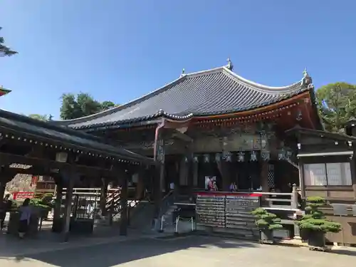 中山寺の本殿・本堂
