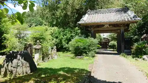 天然寺の山門