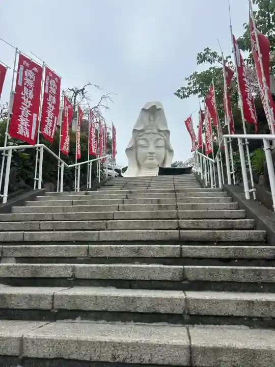 大船観音寺の{uncategorized: "未分類", other: "その他", undefined: "問題あり", building: "その他建物", grave: "お墓", sacred_gate: "鳥居", guardian: "狛犬", statue: "像", buddha: "仏像", history: "歴史", nature: "自然", garden: "庭園", animal: "動物", pagoda: "塔", temizu: "手水舎", mountain_gate: "山門・神門", sanctuary: "本殿・本堂", subordinate: "末社・摂社", art: "芸術", scenery: "景色", jizo: "地蔵", ema: "絵馬", goshuin: "御朱印", omikuji: "おみくじ", items: "授与品その他", amulet: "お守り", goshuincho: "御朱印帳", eats: "食事", festival: "お祭り", votive_dance: "神楽", shichigosan: "七五三参", wedding: "結婚式", experience: "体験その他", initially: "初詣", around: "周辺", anti_infection: "感染症対策"}