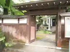 蓮光院の山門