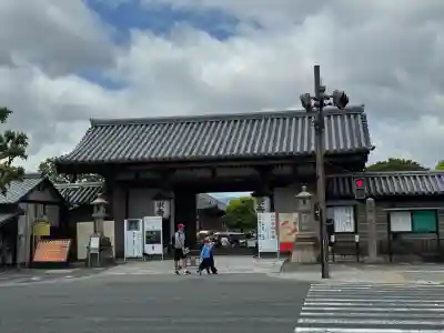 東寺（教王護国寺）の{uncategorized: "未分類", other: "その他", undefined: "問題あり", building: "その他建物", grave: "お墓", sacred_gate: "鳥居", guardian: "狛犬", statue: "像", buddha: "仏像", history: "歴史", nature: "自然", garden: "庭園", animal: "動物", pagoda: "塔", temizu: "手水舎", mountain_gate: "山門・神門", sanctuary: "本殿・本堂", subordinate: "末社・摂社", art: "芸術", scenery: "景色", jizo: "地蔵", ema: "絵馬", goshuin: "御朱印", omikuji: "おみくじ", items: "授与品その他", amulet: "お守り", goshuincho: "御朱印帳", eats: "食事", festival: "お祭り", votive_dance: "神楽", shichigosan: "七五三参", wedding: "結婚式", experience: "体験その他", initially: "初詣", around: "周辺", anti_infection: "感染症対策"}