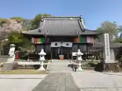 埼玉厄除け開運大師・龍泉寺（切り絵御朱印発祥の寺）の本殿