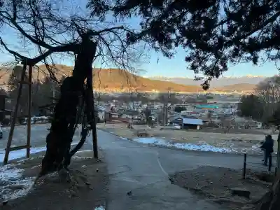 諏訪大社上社前宮の{uncategorized: "未分類", other: "その他", undefined: "問題あり", building: "その他建物", grave: "お墓", sacred_gate: "鳥居", guardian: "狛犬", statue: "像", buddha: "仏像", history: "歴史", nature: "自然", garden: "庭園", animal: "動物", pagoda: "塔", temizu: "手水舎", mountain_gate: "山門・神門", sanctuary: "本殿・本堂", subordinate: "末社・摂社", art: "芸術", scenery: "景色", jizo: "地蔵", ema: "絵馬", goshuin: "御朱印", omikuji: "おみくじ", items: "授与品その他", amulet: "お守り", goshuincho: "御朱印帳", eats: "食事", festival: "お祭り", votive_dance: "神楽", shichigosan: "七五三参", wedding: "結婚式", experience: "体験その他", initially: "初詣", around: "周辺", anti_infection: "感染症対策"}