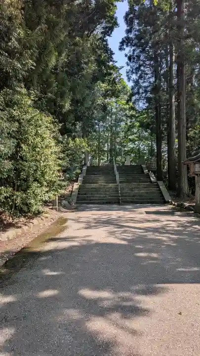 雄山神社前立社壇の{uncategorized: "未分類", other: "その他", undefined: "問題あり", building: "その他建物", grave: "お墓", sacred_gate: "鳥居", guardian: "狛犬", statue: "像", buddha: "仏像", history: "歴史", nature: "自然", garden: "庭園", animal: "動物", pagoda: "塔", temizu: "手水舎", mountain_gate: "山門・神門", sanctuary: "本殿・本堂", subordinate: "末社・摂社", art: "芸術", scenery: "景色", jizo: "地蔵", ema: "絵馬", goshuin: "御朱印", omikuji: "おみくじ", items: "授与品その他", amulet: "お守り", goshuincho: "御朱印帳", eats: "食事", festival: "お祭り", votive_dance: "神楽", shichigosan: "七五三参", wedding: "結婚式", experience: "体験その他", initially: "初詣", around: "周辺", anti_infection: "感染症対策"}