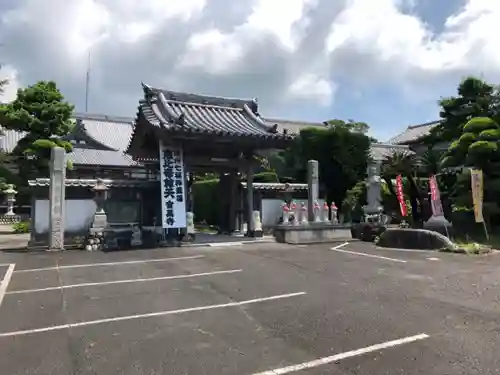 官長寺の山門