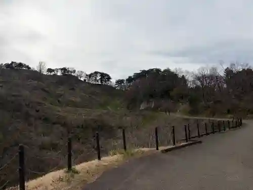 春日山神社の{uncategorized: "未分類", other: "その他", undefined: "問題あり", building: "その他建物", grave: "お墓", sacred_gate: "鳥居", guardian: "狛犬", statue: "像", buddha: "仏像", history: "歴史", nature: "自然", garden: "庭園", animal: "動物", pagoda: "塔", temizu: "手水舎", mountain_gate: "山門・神門", sanctuary: "本殿・本堂", subordinate: "末社・摂社", art: "芸術", scenery: "景色", jizo: "地蔵", ema: "絵馬", goshuin: "御朱印", omikuji: "おみくじ", items: "授与品その他", amulet: "お守り", goshuincho: "御朱印帳", eats: "食事", festival: "お祭り", votive_dance: "神楽", shichigosan: "七五三参", wedding: "結婚式", experience: "体験その他", initially: "初詣", around: "周辺", anti_infection: "感染症対策"}