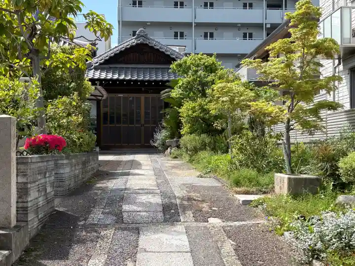 慶恩院の{uncategorized: "未分類", other: "その他", undefined: "問題あり", building: "その他建物", grave: "お墓", sacred_gate: "鳥居", guardian: "狛犬", statue: "像", buddha: "仏像", history: "歴史", nature: "自然", garden: "庭園", animal: "動物", pagoda: "塔", temizu: "手水舎", mountain_gate: "山門・神門", sanctuary: "本殿・本堂", subordinate: "末社・摂社", art: "芸術", scenery: "景色", jizo: "地蔵", ema: "絵馬", goshuin: "御朱印", omikuji: "おみくじ", items: "授与品その他", amulet: "お守り", goshuincho: "御朱印帳", eats: "食事", festival: "お祭り", votive_dance: "神楽", shichigosan: "七五三参", wedding: "結婚式", experience: "体験その他", initially: "初詣", around: "周辺", anti_infection: "感染症対策"}