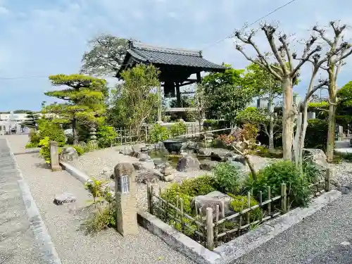 慈眼寺の{uncategorized: "未分類", other: "その他", undefined: "問題あり", building: "その他建物", grave: "お墓", sacred_gate: "鳥居", guardian: "狛犬", statue: "像", buddha: "仏像", history: "歴史", nature: "自然", garden: "庭園", animal: "動物", pagoda: "塔", temizu: "手水舎", mountain_gate: "山門・神門", sanctuary: "本殿・本堂", subordinate: "末社・摂社", art: "芸術", scenery: "景色", jizo: "地蔵", ema: "絵馬", goshuin: "御朱印", omikuji: "おみくじ", items: "授与品その他", amulet: "お守り", goshuincho: "御朱印帳", eats: "食事", festival: "お祭り", votive_dance: "神楽", shichigosan: "七五三参", wedding: "結婚式", experience: "体験その他", initially: "初詣", around: "周辺", anti_infection: "感染症対策"}