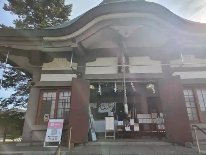 新川神社の{uncategorized: "未分類", other: "その他", undefined: "問題あり", building: "その他建物", grave: "お墓", sacred_gate: "鳥居", guardian: "狛犬", statue: "像", buddha: "仏像", history: "歴史", nature: "自然", garden: "庭園", animal: "動物", pagoda: "塔", temizu: "手水舎", mountain_gate: "山門・神門", sanctuary: "本殿・本堂", subordinate: "末社・摂社", art: "芸術", scenery: "景色", jizo: "地蔵", ema: "絵馬", goshuin: "御朱印", omikuji: "おみくじ", items: "授与品その他", amulet: "お守り", goshuincho: "御朱印帳", eats: "食事", festival: "お祭り", votive_dance: "神楽", shichigosan: "七五三参", wedding: "結婚式", experience: "体験その他", initially: "初詣", around: "周辺", anti_infection: "感染症対策"}