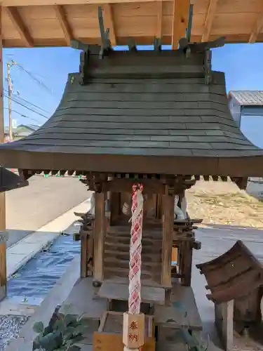 三社神社の{uncategorized: "未分類", other: "その他", undefined: "問題あり", building: "その他建物", grave: "お墓", sacred_gate: "鳥居", guardian: "狛犬", statue: "像", buddha: "仏像", history: "歴史", nature: "自然", garden: "庭園", animal: "動物", pagoda: "塔", temizu: "手水舎", mountain_gate: "山門・神門", sanctuary: "本殿・本堂", subordinate: "末社・摂社", art: "芸術", scenery: "景色", jizo: "地蔵", ema: "絵馬", goshuin: "御朱印", omikuji: "おみくじ", items: "授与品その他", amulet: "お守り", goshuincho: "御朱印帳", eats: "食事", festival: "お祭り", votive_dance: "神楽", shichigosan: "七五三参", wedding: "結婚式", experience: "体験その他", initially: "初詣", around: "周辺", anti_infection: "感染症対策"}