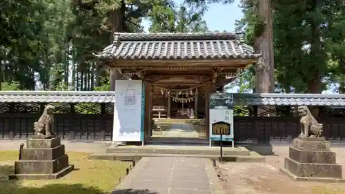 守りの神　藤基神社の山門・神門