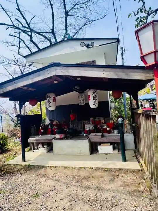 地蔵院の{uncategorized: "未分類", other: "その他", undefined: "問題あり", building: "その他建物", grave: "お墓", sacred_gate: "鳥居", guardian: "狛犬", statue: "像", buddha: "仏像", history: "歴史", nature: "自然", garden: "庭園", animal: "動物", pagoda: "塔", temizu: "手水舎", mountain_gate: "山門・神門", sanctuary: "本殿・本堂", subordinate: "末社・摂社", art: "芸術", scenery: "景色", jizo: "地蔵", ema: "絵馬", goshuin: "御朱印", omikuji: "おみくじ", items: "授与品その他", amulet: "お守り", goshuincho: "御朱印帳", eats: "食事", festival: "お祭り", votive_dance: "神楽", shichigosan: "七五三参", wedding: "結婚式", experience: "体験その他", initially: "初詣", around: "周辺", anti_infection: "感染症対策"}