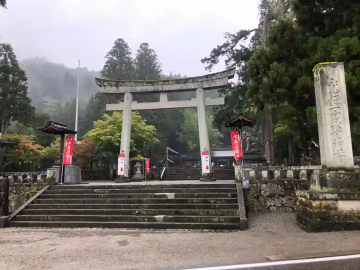 飛驒一宮水無神社の鳥居