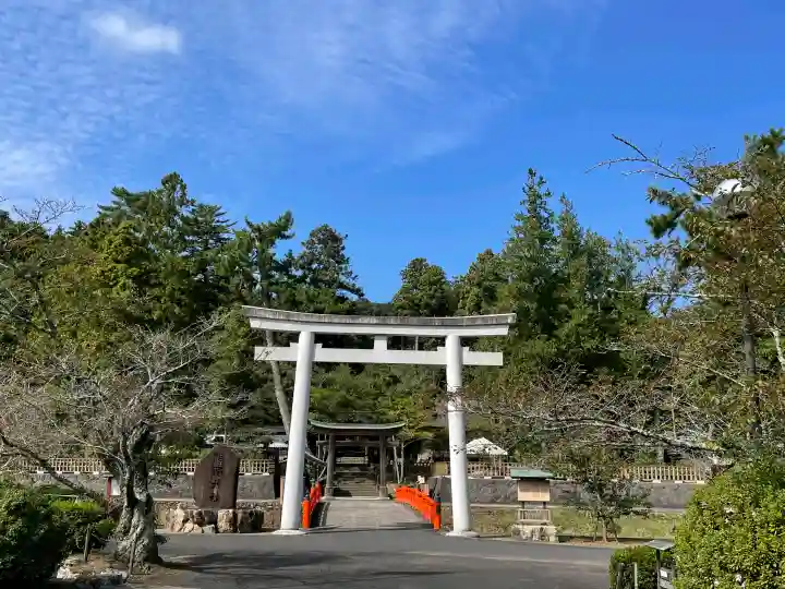 熊野大社の{uncategorized: "未分類", other: "その他", undefined: "問題あり", building: "その他建物", grave: "お墓", sacred_gate: "鳥居", guardian: "狛犬", statue: "像", buddha: "仏像", history: "歴史", nature: "自然", garden: "庭園", animal: "動物", pagoda: "塔", temizu: "手水舎", mountain_gate: "山門・神門", sanctuary: "本殿・本堂", subordinate: "末社・摂社", art: "芸術", scenery: "景色", jizo: "地蔵", ema: "絵馬", goshuin: "御朱印", omikuji: "おみくじ", items: "授与品その他", amulet: "お守り", goshuincho: "御朱印帳", eats: "食事", festival: "お祭り", votive_dance: "神楽", shichigosan: "七五三参", wedding: "結婚式", experience: "体験その他", initially: "初詣", around: "周辺", anti_infection: "感染症対策"}