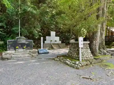 安房神社の{uncategorized: "未分類", other: "その他", undefined: "問題あり", building: "その他建物", grave: "お墓", sacred_gate: "鳥居", guardian: "狛犬", statue: "像", buddha: "仏像", history: "歴史", nature: "自然", garden: "庭園", animal: "動物", pagoda: "塔", temizu: "手水舎", mountain_gate: "山門・神門", sanctuary: "本殿・本堂", subordinate: "末社・摂社", art: "芸術", scenery: "景色", jizo: "地蔵", ema: "絵馬", goshuin: "御朱印", omikuji: "おみくじ", items: "授与品その他", amulet: "お守り", goshuincho: "御朱印帳", eats: "食事", festival: "お祭り", votive_dance: "神楽", shichigosan: "七五三参", wedding: "結婚式", experience: "体験その他", initially: "初詣", around: "周辺", anti_infection: "感染症対策"}