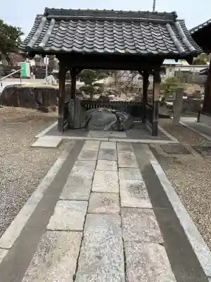 家原寺の{uncategorized: "未分類", other: "その他", undefined: "問題あり", building: "その他建物", grave: "お墓", sacred_gate: "鳥居", guardian: "狛犬", statue: "像", buddha: "仏像", history: "歴史", nature: "自然", garden: "庭園", animal: "動物", pagoda: "塔", temizu: "手水舎", mountain_gate: "山門・神門", sanctuary: "本殿・本堂", subordinate: "末社・摂社", art: "芸術", scenery: "景色", jizo: "地蔵", ema: "絵馬", goshuin: "御朱印", omikuji: "おみくじ", items: "授与品その他", amulet: "お守り", goshuincho: "御朱印帳", eats: "食事", festival: "お祭り", votive_dance: "神楽", shichigosan: "七五三参", wedding: "結婚式", experience: "体験その他", initially: "初詣", around: "周辺", anti_infection: "感染症対策"}