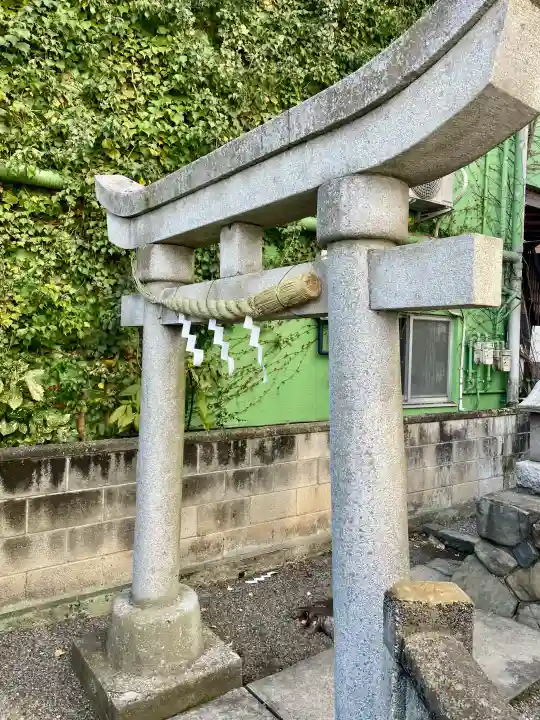山王社の{uncategorized: "未分類", other: "その他", undefined: "問題あり", building: "その他建物", grave: "お墓", sacred_gate: "鳥居", guardian: "狛犬", statue: "像", buddha: "仏像", history: "歴史", nature: "自然", garden: "庭園", animal: "動物", pagoda: "塔", temizu: "手水舎", mountain_gate: "山門・神門", sanctuary: "本殿・本堂", subordinate: "末社・摂社", art: "芸術", scenery: "景色", jizo: "地蔵", ema: "絵馬", goshuin: "御朱印", omikuji: "おみくじ", items: "授与品その他", amulet: "お守り", goshuincho: "御朱印帳", eats: "食事", festival: "お祭り", votive_dance: "神楽", shichigosan: "七五三参", wedding: "結婚式", experience: "体験その他", initially: "初詣", around: "周辺", anti_infection: "感染症対策"}