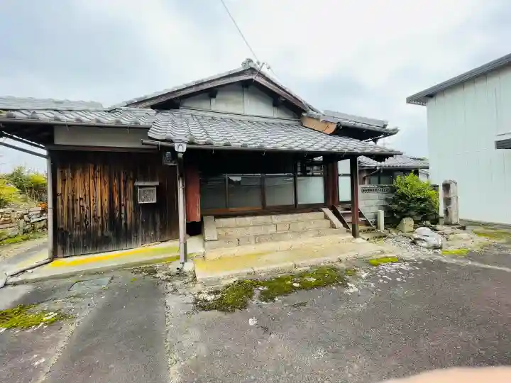 浄専寺の{uncategorized: "未分類", other: "その他", undefined: "問題あり", building: "その他建物", grave: "お墓", sacred_gate: "鳥居", guardian: "狛犬", statue: "像", buddha: "仏像", history: "歴史", nature: "自然", garden: "庭園", animal: "動物", pagoda: "塔", temizu: "手水舎", mountain_gate: "山門・神門", sanctuary: "本殿・本堂", subordinate: "末社・摂社", art: "芸術", scenery: "景色", jizo: "地蔵", ema: "絵馬", goshuin: "御朱印", omikuji: "おみくじ", items: "授与品その他", amulet: "お守り", goshuincho: "御朱印帳", eats: "食事", festival: "お祭り", votive_dance: "神楽", shichigosan: "七五三参", wedding: "結婚式", experience: "体験その他", initially: "初詣", around: "周辺", anti_infection: "感染症対策"}