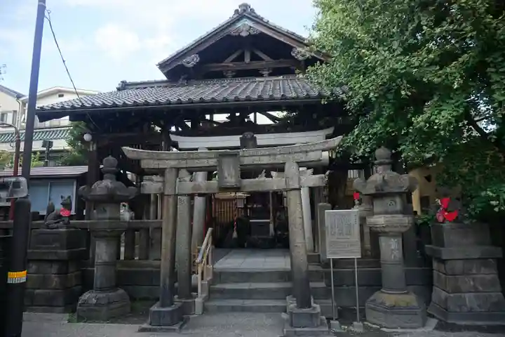 被官稲荷神社の鳥居