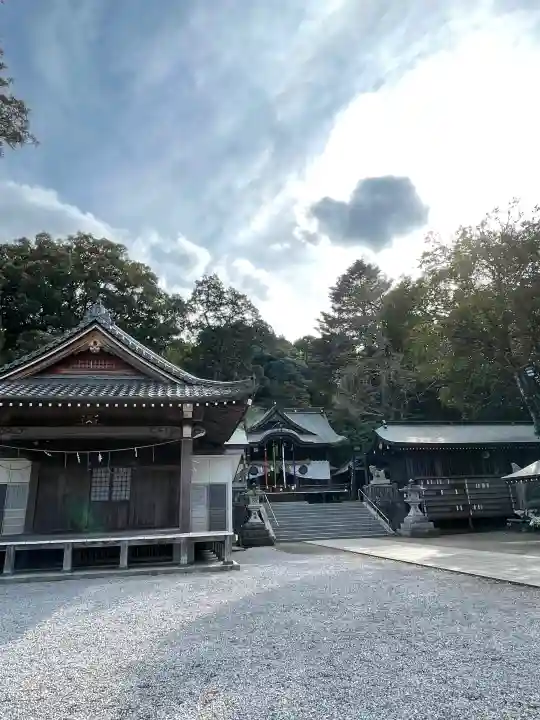 西寒多神社の{uncategorized: "未分類", other: "その他", undefined: "問題あり", building: "その他建物", grave: "お墓", sacred_gate: "鳥居", guardian: "狛犬", statue: "像", buddha: "仏像", history: "歴史", nature: "自然", garden: "庭園", animal: "動物", pagoda: "塔", temizu: "手水舎", mountain_gate: "山門・神門", sanctuary: "本殿・本堂", subordinate: "末社・摂社", art: "芸術", scenery: "景色", jizo: "地蔵", ema: "絵馬", goshuin: "御朱印", omikuji: "おみくじ", items: "授与品その他", amulet: "お守り", goshuincho: "御朱印帳", eats: "食事", festival: "お祭り", votive_dance: "神楽", shichigosan: "七五三参", wedding: "結婚式", experience: "体験その他", initially: "初詣", around: "周辺", anti_infection: "感染症対策"}