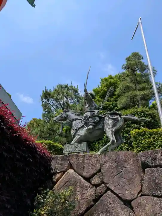 穴八幡宮の{uncategorized: "未分類", other: "その他", undefined: "問題あり", building: "その他建物", grave: "お墓", sacred_gate: "鳥居", guardian: "狛犬", statue: "像", buddha: "仏像", history: "歴史", nature: "自然", garden: "庭園", animal: "動物", pagoda: "塔", temizu: "手水舎", mountain_gate: "山門・神門", sanctuary: "本殿・本堂", subordinate: "末社・摂社", art: "芸術", scenery: "景色", jizo: "地蔵", ema: "絵馬", goshuin: "御朱印", omikuji: "おみくじ", items: "授与品その他", amulet: "お守り", goshuincho: "御朱印帳", eats: "食事", festival: "お祭り", votive_dance: "神楽", shichigosan: "七五三参", wedding: "結婚式", experience: "体験その他", initially: "初詣", around: "周辺", anti_infection: "感染症対策"}