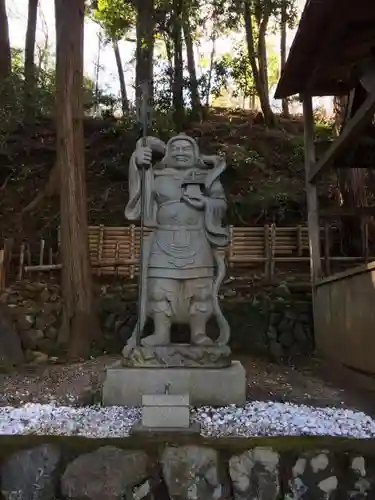 御髪神社の像
