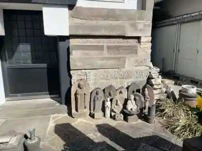 真宗西善寺の{uncategorized: "未分類", other: "その他", undefined: "問題あり", building: "その他建物", grave: "お墓", sacred_gate: "鳥居", guardian: "狛犬", statue: "像", buddha: "仏像", history: "歴史", nature: "自然", garden: "庭園", animal: "動物", pagoda: "塔", temizu: "手水舎", mountain_gate: "山門・神門", sanctuary: "本殿・本堂", subordinate: "末社・摂社", art: "芸術", scenery: "景色", jizo: "地蔵", ema: "絵馬", goshuin: "御朱印", omikuji: "おみくじ", items: "授与品その他", amulet: "お守り", goshuincho: "御朱印帳", eats: "食事", festival: "お祭り", votive_dance: "神楽", shichigosan: "七五三参", wedding: "結婚式", experience: "体験その他", initially: "初詣", around: "周辺", anti_infection: "感染症対策"}