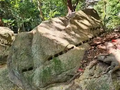 越木岩神社の建物その他