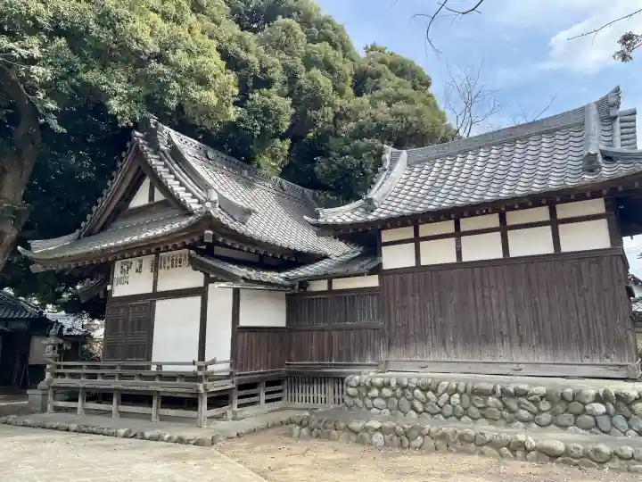 諏訪大神社 の{uncategorized: "未分類", other: "その他", undefined: "問題あり", building: "その他建物", grave: "お墓", sacred_gate: "鳥居", guardian: "狛犬", statue: "像", buddha: "仏像", history: "歴史", nature: "自然", garden: "庭園", animal: "動物", pagoda: "塔", temizu: "手水舎", mountain_gate: "山門・神門", sanctuary: "本殿・本堂", subordinate: "末社・摂社", art: "芸術", scenery: "景色", jizo: "地蔵", ema: "絵馬", goshuin: "御朱印", omikuji: "おみくじ", items: "授与品その他", amulet: "お守り", goshuincho: "御朱印帳", eats: "食事", festival: "お祭り", votive_dance: "神楽", shichigosan: "七五三参", wedding: "結婚式", experience: "体験その他", initially: "初詣", around: "周辺", anti_infection: "感染症対策"}