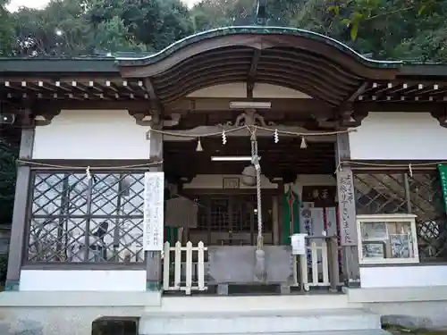 温泉神社の本殿