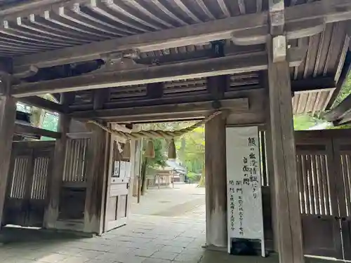 雄山神社前立社壇の山門・神門