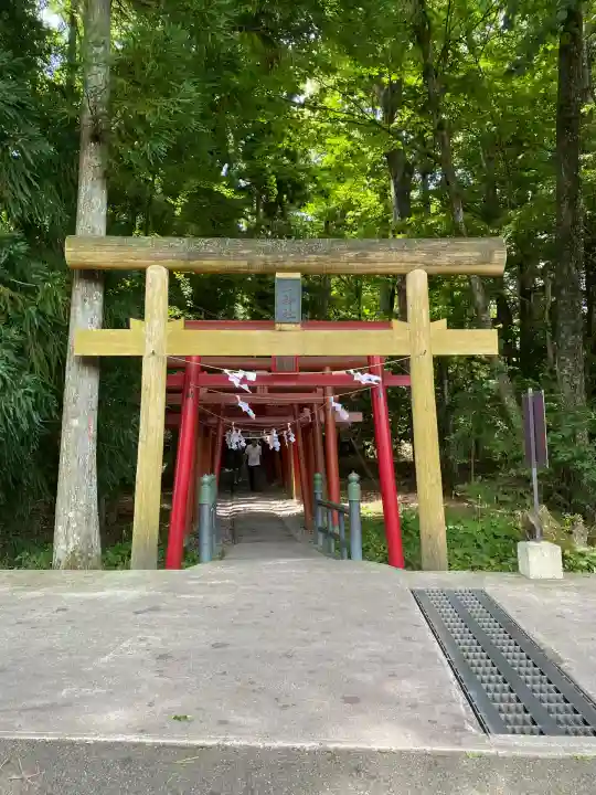 新屋山神社(山梨県)