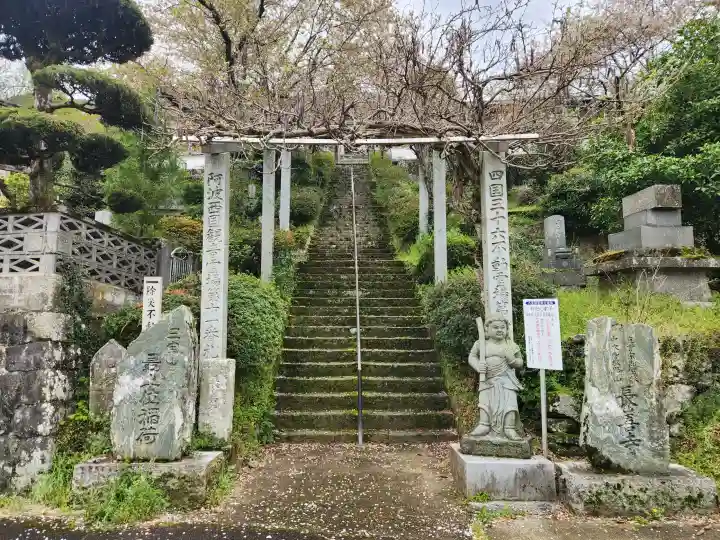 長善寺の{uncategorized: "未分類", other: "その他", undefined: "問題あり", building: "その他建物", grave: "お墓", sacred_gate: "鳥居", guardian: "狛犬", statue: "像", buddha: "仏像", history: "歴史", nature: "自然", garden: "庭園", animal: "動物", pagoda: "塔", temizu: "手水舎", mountain_gate: "山門・神門", sanctuary: "本殿・本堂", subordinate: "末社・摂社", art: "芸術", scenery: "景色", jizo: "地蔵", ema: "絵馬", goshuin: "御朱印", omikuji: "おみくじ", items: "授与品その他", amulet: "お守り", goshuincho: "御朱印帳", eats: "食事", festival: "お祭り", votive_dance: "神楽", shichigosan: "七五三参", wedding: "結婚式", experience: "体験その他", initially: "初詣", around: "周辺", anti_infection: "感染症対策"}