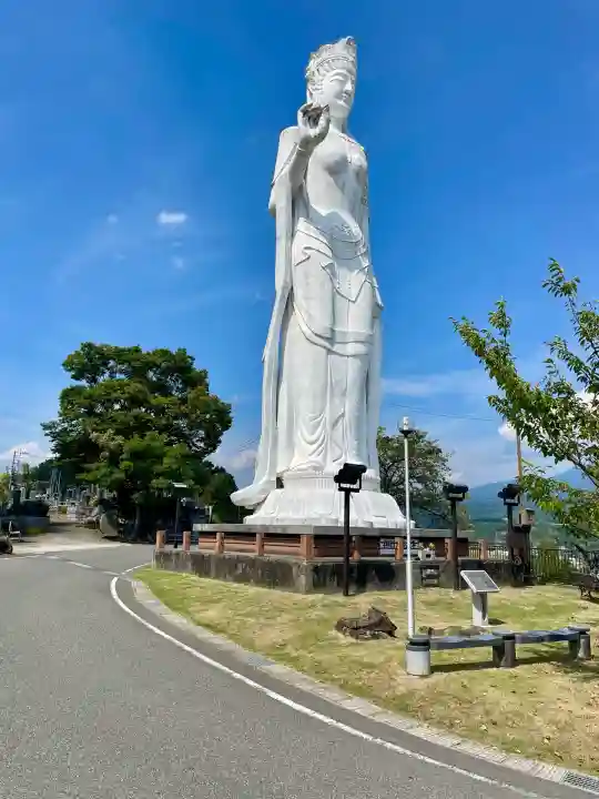 韮崎平和観音(山梨県)