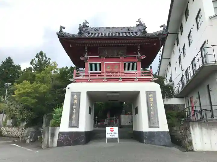 十楽寺の山門・神門