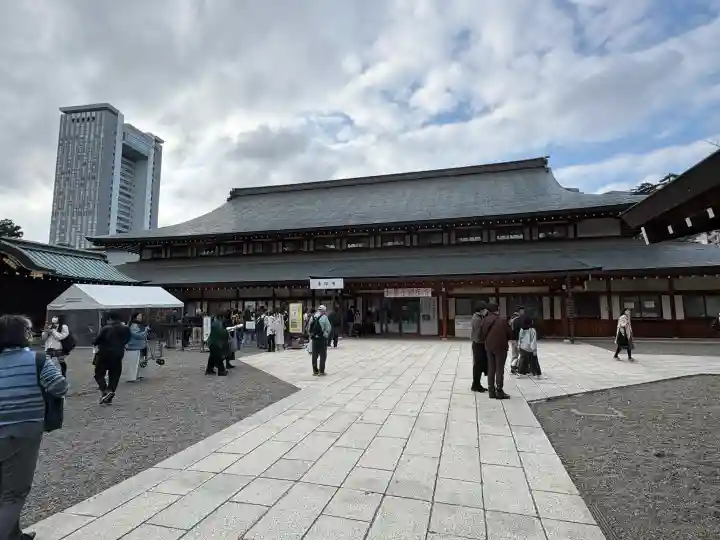 靖國神社の{uncategorized: "未分類", other: "その他", undefined: "問題あり", building: "その他建物", grave: "お墓", sacred_gate: "鳥居", guardian: "狛犬", statue: "像", buddha: "仏像", history: "歴史", nature: "自然", garden: "庭園", animal: "動物", pagoda: "塔", temizu: "手水舎", mountain_gate: "山門・神門", sanctuary: "本殿・本堂", subordinate: "末社・摂社", art: "芸術", scenery: "景色", jizo: "地蔵", ema: "絵馬", goshuin: "御朱印", omikuji: "おみくじ", items: "授与品その他", amulet: "お守り", goshuincho: "御朱印帳", eats: "食事", festival: "お祭り", votive_dance: "神楽", shichigosan: "七五三参", wedding: "結婚式", experience: "体験その他", initially: "初詣", around: "周辺", anti_infection: "感染症対策"}