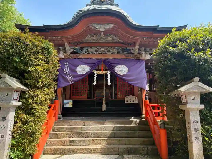 新田神社の{uncategorized: "未分類", other: "その他", undefined: "問題あり", building: "その他建物", grave: "お墓", sacred_gate: "鳥居", guardian: "狛犬", statue: "像", buddha: "仏像", history: "歴史", nature: "自然", garden: "庭園", animal: "動物", pagoda: "塔", temizu: "手水舎", mountain_gate: "山門・神門", sanctuary: "本殿・本堂", subordinate: "末社・摂社", art: "芸術", scenery: "景色", jizo: "地蔵", ema: "絵馬", goshuin: "御朱印", omikuji: "おみくじ", items: "授与品その他", amulet: "お守り", goshuincho: "御朱印帳", eats: "食事", festival: "お祭り", votive_dance: "神楽", shichigosan: "七五三参", wedding: "結婚式", experience: "体験その他", initially: "初詣", around: "周辺", anti_infection: "感染症対策"}
