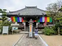 帯解寺の本殿・本堂