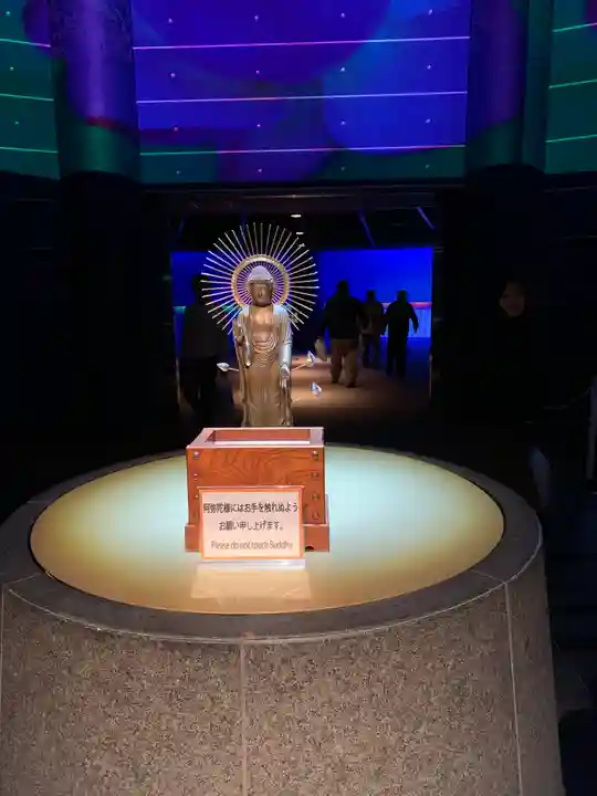 東本願寺本廟 牛久浄苑(牛久大仏)の仏像