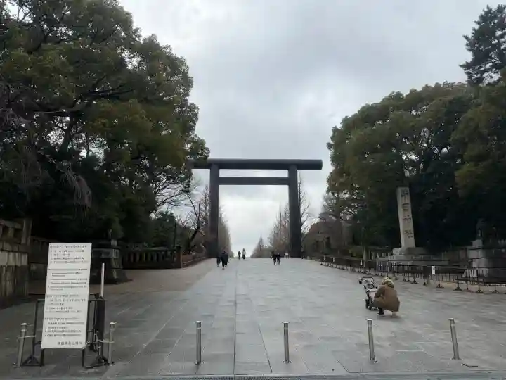 靖國神社の{uncategorized: "未分類", other: "その他", undefined: "問題あり", building: "その他建物", grave: "お墓", sacred_gate: "鳥居", guardian: "狛犬", statue: "像", buddha: "仏像", history: "歴史", nature: "自然", garden: "庭園", animal: "動物", pagoda: "塔", temizu: "手水舎", mountain_gate: "山門・神門", sanctuary: "本殿・本堂", subordinate: "末社・摂社", art: "芸術", scenery: "景色", jizo: "地蔵", ema: "絵馬", goshuin: "御朱印", omikuji: "おみくじ", items: "授与品その他", amulet: "お守り", goshuincho: "御朱印帳", eats: "食事", festival: "お祭り", votive_dance: "神楽", shichigosan: "七五三参", wedding: "結婚式", experience: "体験その他", initially: "初詣", around: "周辺", anti_infection: "感染症対策"}